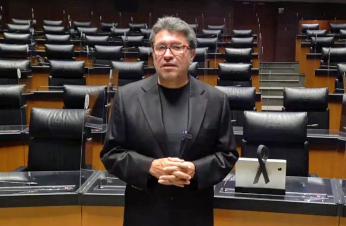 Ricardo Monreal rindió homenaje a víctimas de sismos de 1985 y 2017