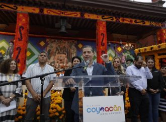 Inauguran ofrenda monumental en Coyoacán, dedicada a artistas