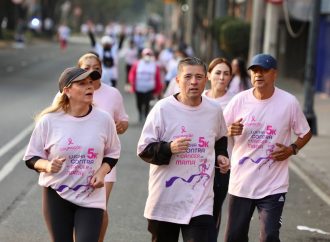 Celebran carrera en Coyoacán para concientizar contra cáncer de mama