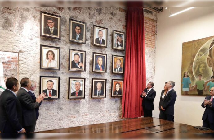 Inaugura Monreal en Xicoténcatl galería de expresidentes de la Junta de Coordinación Política
