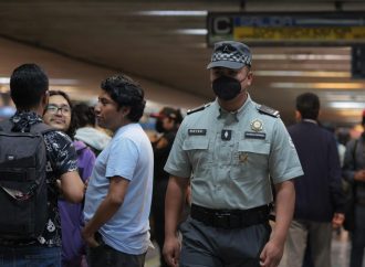Suspenden a uniformados de GN que detuvieron a manifestante en Metro CDMX