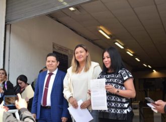 Presenta Morena ¡ooootra! denuncia contra Sandra Cuevas