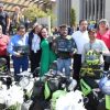 Sandra Cuevas entrega automóviles y motonetas a ganadores de rifa decembrina