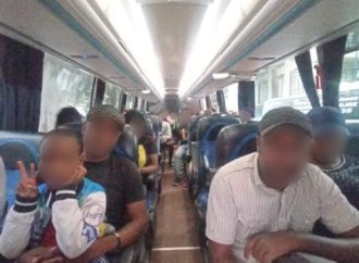 Retiran a migrantes de la Plaza Giordano Bruno en Alcaldía Cuauhtémoc