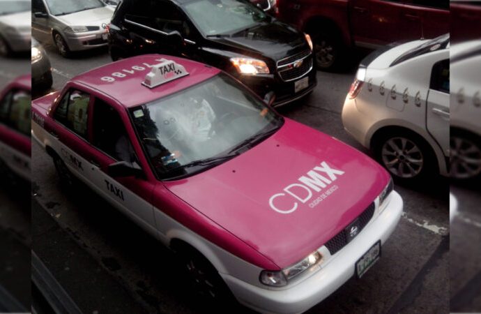 Dejan de operar 70 mil concesiones de taxistas: Semovi