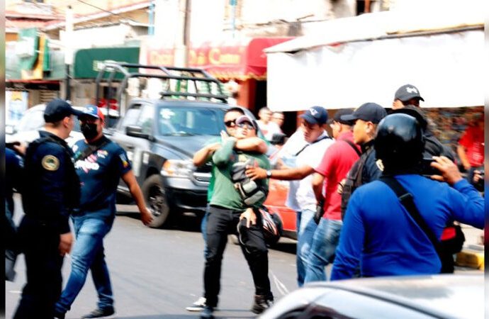 Suspende SSC a policías en Tepalcates por agredir a periodista