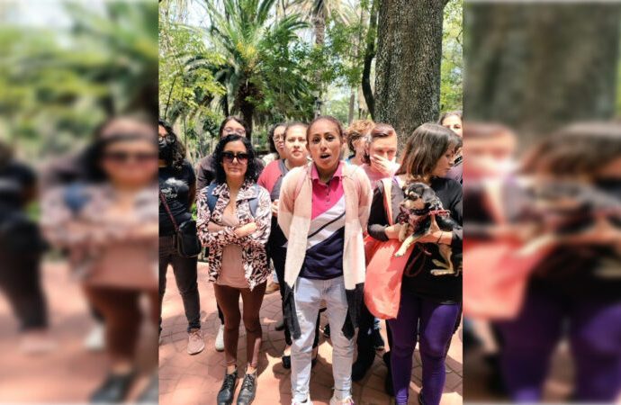 Impide Sandra Cuevas promoción de adopción de perros en Parque México