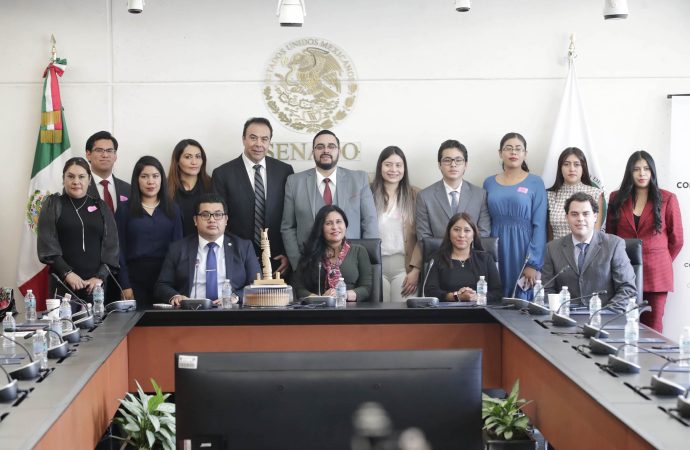 Entrega Ana Lilia Rivera reconocimientos a integrantes del Consejo de Líderes MX