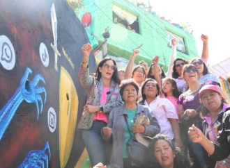 Con el Mural Urbano del artista Reko, “Por seguridad, cuida con quién chateas», la alcaldesa Lía Limón conmemora el Día Naranja